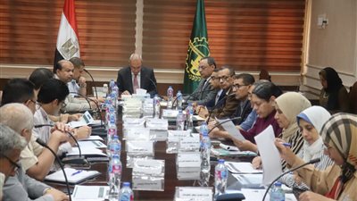 محافظ القليوبية يستعرض انجازات ملف التصالح في مخالفات البناء 