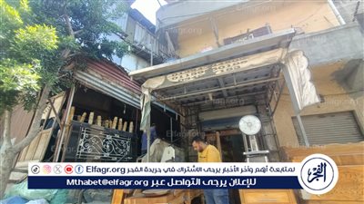 شوارع الإسكندرية القديمة تتزين بالمهن اليدوية الفنية 