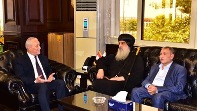 محافظ الأقصر يستقبل أسقف عام الإيبارشية بالمحافظة للتهنئة بعيد الأضحى المبارك