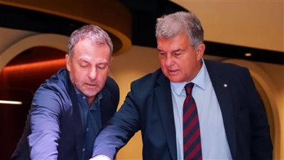 فليك يبدأ مهام عمله في برشلونة بحل 8 قضايا شائكة 