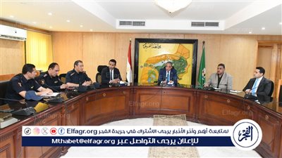 محافظ الفيوم يوجه بتشكيل لجنة للمرور على كافة المصانع 