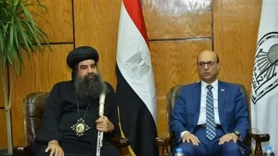 رئيس جامعة أسيوط يستقبل وفدا من الكنائس للتهنئة بعيد الأضحى المبارك
