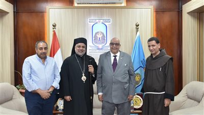 رئيس جامعة الأقصر يستقبل مطران طيبة للتهنئة بعيد الأضحى