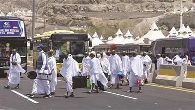 أكثر من مليوني حاج يتوافدون إلى عرفات لأداء ركن الحج