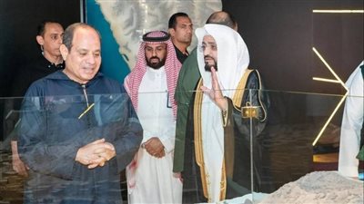 الرئيس السيسي يزور المتحف الدولي للسيرة النبوية بالمدينة المنورة