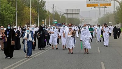 عاجل.. حجاج بيت الله يبدأون التوجه إلى مزدلفة بعد أداء الركن الأعظم