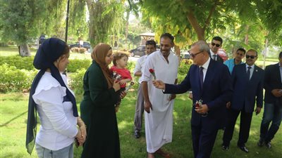محافظ القليوبية يتفقد حدائق القناطر الخيرية لتقديم التهنئة للمواطنين بمناسبة عيد الأضحى 