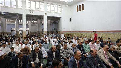 محافظ أسوان ومدير الأمن يؤديان صلاة عيد الأضحى المبارك بمسجد النصر