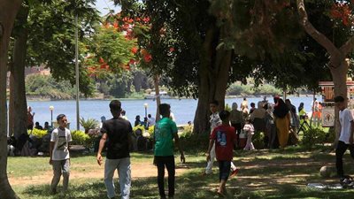 توافد المواطنين على حدائق القناطر للاحتفال بعيد الأضحى (صور)