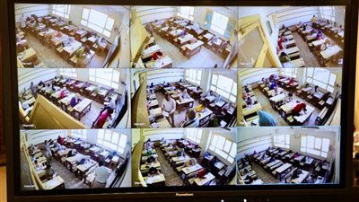 التعليم: ضبط طالب بسماعة أذن داخل لجنة امتحانية بالسويس خلال امتحان اللغة العربية وآخر بسوهاج