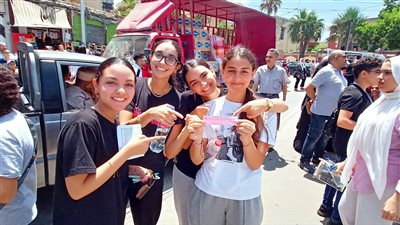 توزيع قصاصات تحفيزية لطلاب الثانوية العامة بالإسكندرية 