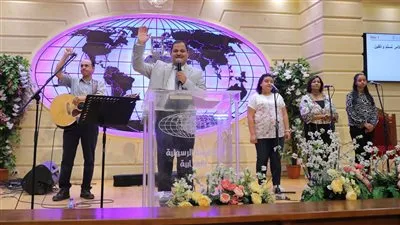 رئيس الطائفة الإنجيلية يشارك في خدمة اجتماع الأحد بالكنيسة الرسولية بالشرابية