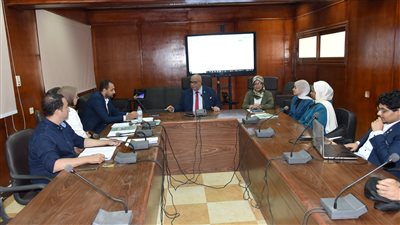 رئيس جامعة الأقصر يشهد مناقشة مشروعات التخرج بكلية الحاسبات والمعلومات