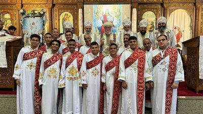 الأنبا أكليمندس يقوم برسامة شمامسة لكنيسة 