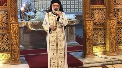 الأنبا باسيليوس يترأس قداس تكريم شمامسة الإيبارشية