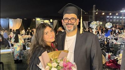 بمناسبة تخرجها٠٠أكرم حسني يوجه رسالة لإبنته 