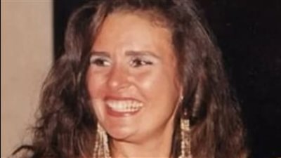 يسرا تسترجع ذكريات شبابها مع جمهورها