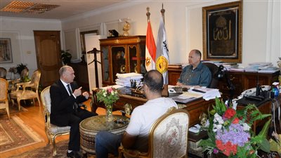محافظ أسيوط يلتقي مدير فرع وسط الصعيد بالتأمين الصحي لمتابعة الموقف التنفيذي لأعمال تطوير مستشفى المبرة