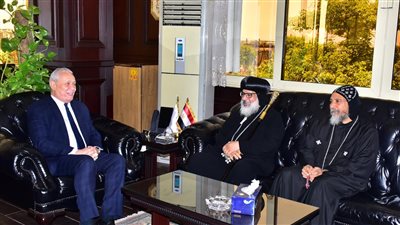  محافظ الأقصر يستقبل أسقف دير الأنبا باخوميوس 