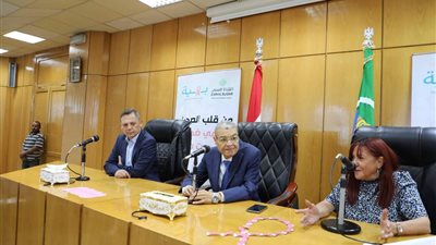 محافظ المنيا يلتقى وفدا من القناة للسكر ويشهد ندوة حول أورام الثدى