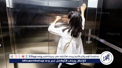 بسبب انقطاع الكهرباء.. إنقاذ أم ونجلتها من الاحتجاز بالأسانسير في بني سويف