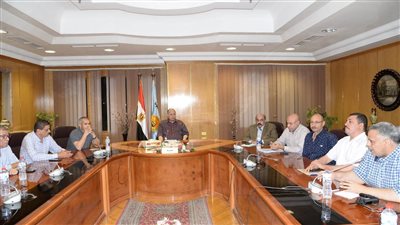 محافظ أسيوط يؤكد متابعته المستمرة لجهود القطاعات التنفيذية لتنفيذ خطة ترشيد الكهرباء