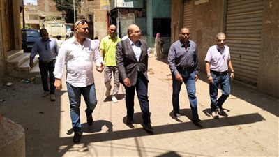 نائب محافظ الجيزة يتفقد أعمال تركيب بلاط الإنترلوك بمنطقة داير الناحية بمدينة أوسيم