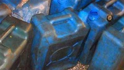 ضبط مصنع زيوت سيارات مخالف في البياضية بالأقصر