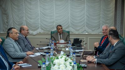 وزير الدولة للإنتاج الحربي يستقبل رئيس مجلس إدارة شركة 