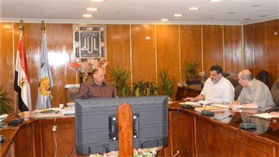 محافظ أسيوط يتابع آخر مستجدات ملف تقنين أراضي أملاك الدولة