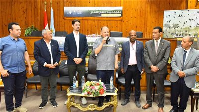 محافظ أسيوط يشهد فعالية توزيع حوافز سندات الكربون للمزارعين