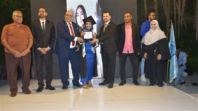 رئيس جامعة الأقصر يشهد حفل تخرج طلاب كلية الفنون الجميلة