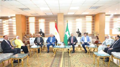 لتهنئته بالمنصب الجديد.. محافظ الشرقية يستقبل رئيس جامعة الزقازيق ونوابه بمكتبه