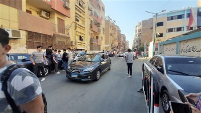 بدء توافد طلاب الثانوية العامة على اللجان لأداء امتحان الكيمياء والجغرافيا في أسيوط