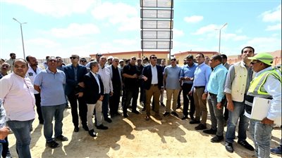 وزير الإسكان يتفقد الموقف التنفيذى لوحدات المبادرة الرئاسية 