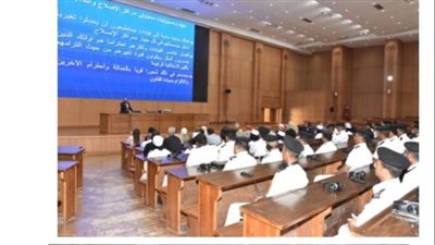 الداخلية تنظم دورة تدريبية للأفراد والمدنيين بالوزارة في مجال 
