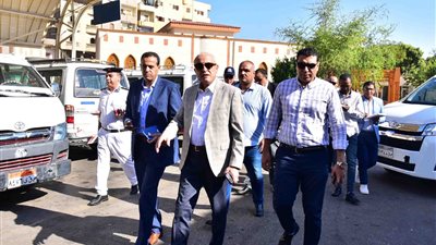 في أولي جولاته.. محافظ الأقصر يتفقد الأسواق ويشدد على تشجير الشوارع ورفع كفاءة منظومة النظافة