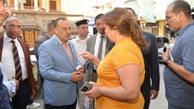 محافظ أسيوط يوجه بغلق محل وتشميعه وإحالة مالكه للنيابة لمخالفته