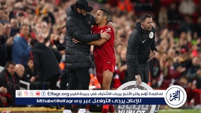 نيفيل يكشف كيف سخر ألكانتارا لاعب ليفربول من اليونايتد 