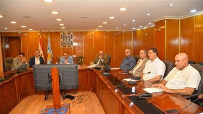 محافظ أسيوط يناقش آخر المستجدات ومعدلات إنجاز مشروعات حياة كريمة