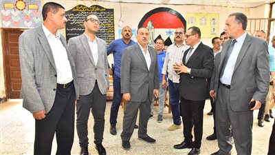 محافظ أسيوط يتفقد مدرستين ووحدة صحية بحي غرب 