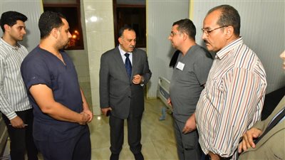 محافظ أسيوط يفاجىء العاملين بمستشفى الايمان العام والشاملة ويوجه بعلاج 3 مواطنين 