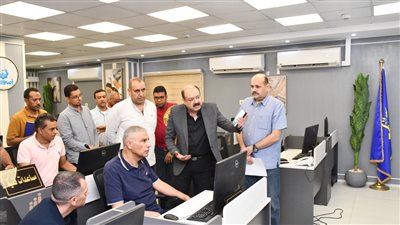  محافظ أسوان يتابع من داخل مركز السيطرة إزالة التعديات ضمن الموجة الـ 23