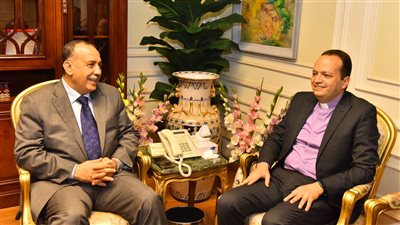 محافظ أسيوط يستقبل وفد الكنائس الإنجيلية لتقديم التهنئة على ثقة الرئيس السيسي