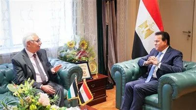 وزير الصحة يلتقي نظيره الفلسطيني