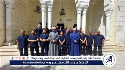 وكيل وزارة الأوقاف بالفيوم يسلم الزي الجديد لعمال المساجد الكبرى 