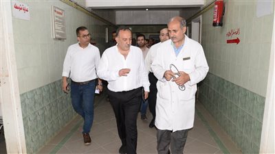 محافظ أسيوط يقوم بزيارة مفاجئة لمستشفى صدفا المركزى