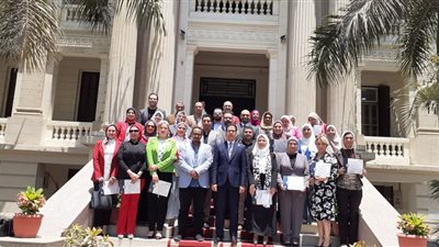 رئيس جامعة بنها يكرم المشاركين في دورة TOT (المدرب المشارك)