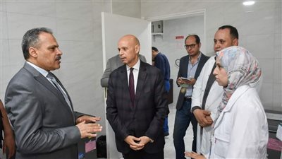 محافظ الشرقية خلال تفقده مستشفى منيا القمح: صحة المواطن على قائمة أولويات العمل