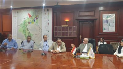 محافظ الأقصر يبحث مخطط تطوير مدينة إسنا ويشيد بجهود الحفاظ على أصول التراث الثقافي